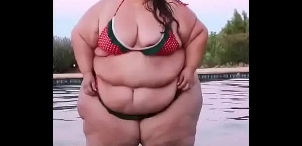  Esposa gorda Linda se exibindo na Piscina! Corno Filmando BBW